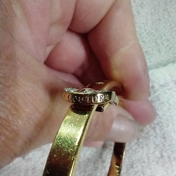 Goldtone juicy couture belt buckle crystal hinged bracelet - Picture 4 of 8